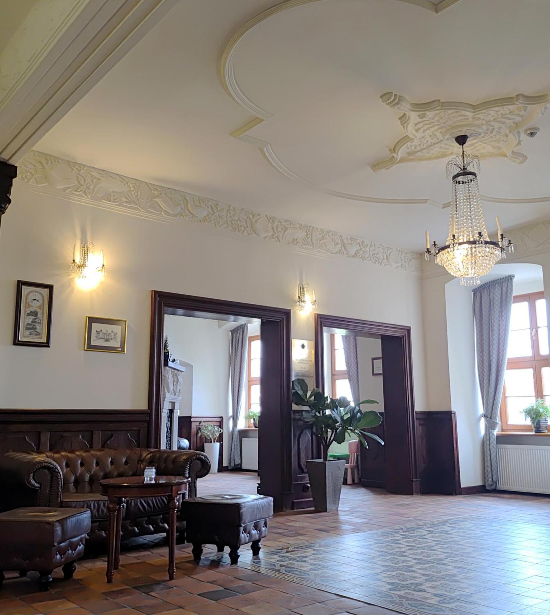 Palac W Rymaniu Hotel
