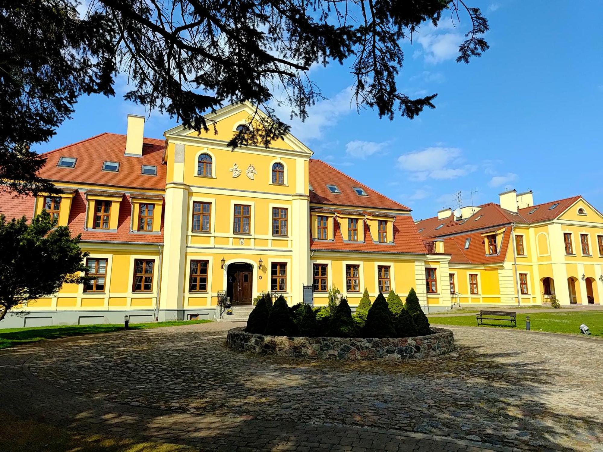Palac W Rymaniu Hotel Rymań